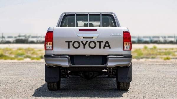 Toyota Hilux Toyota Hilux 2.4L Diesel AT 4x4 Mid Option 2025