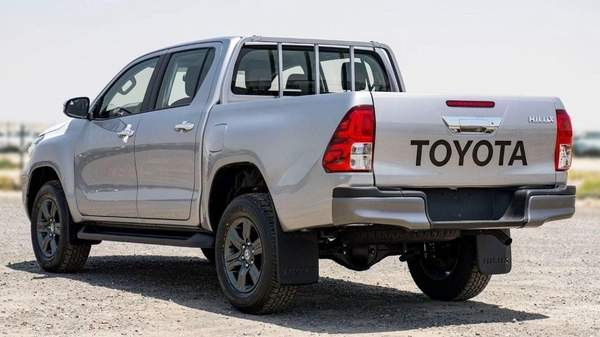 Toyota Hilux Toyota Hilux 2.4L Diesel AT 4x4 Mid Option 2025