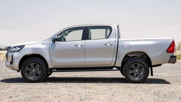 Toyota Hilux Toyota Hilux 2.4L Diesel AT 4x4 Mid Option 2025