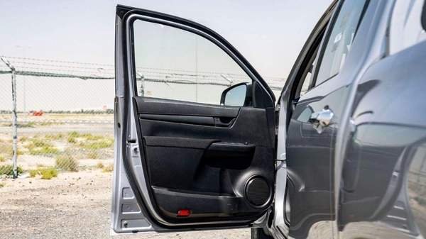 Toyota Hilux Toyota Hilux 2.4L Diesel AT 4x4 Mid Option 2025