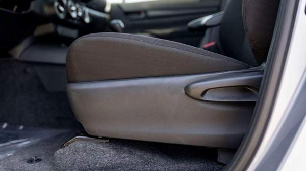 Toyota Hilux Toyota Hilux 2.4L Diesel AT 4x4 Mid Option 2025