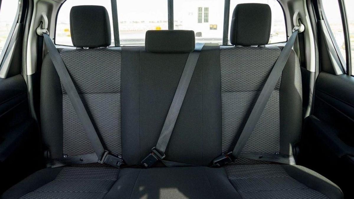 Toyota Hilux Toyota Hilux 2.4L Diesel AT 4x4 Mid Option 2025-17-17