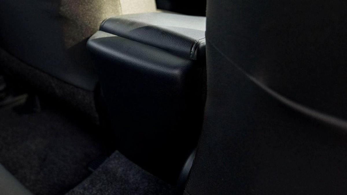 Toyota Hilux Toyota Hilux 2.4L Diesel AT 4x4 Mid Option 2025-18-18