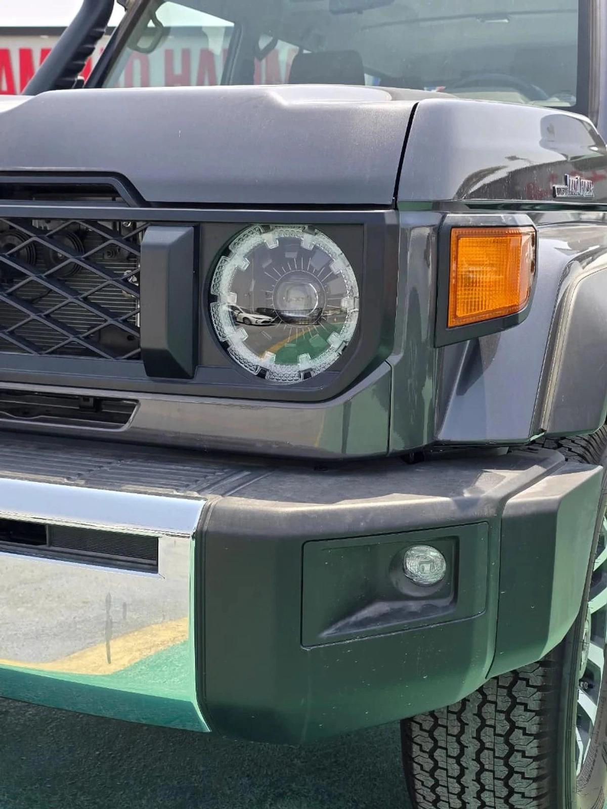 Toyota Land Cruiser 70 LX V6 4.0-5-5