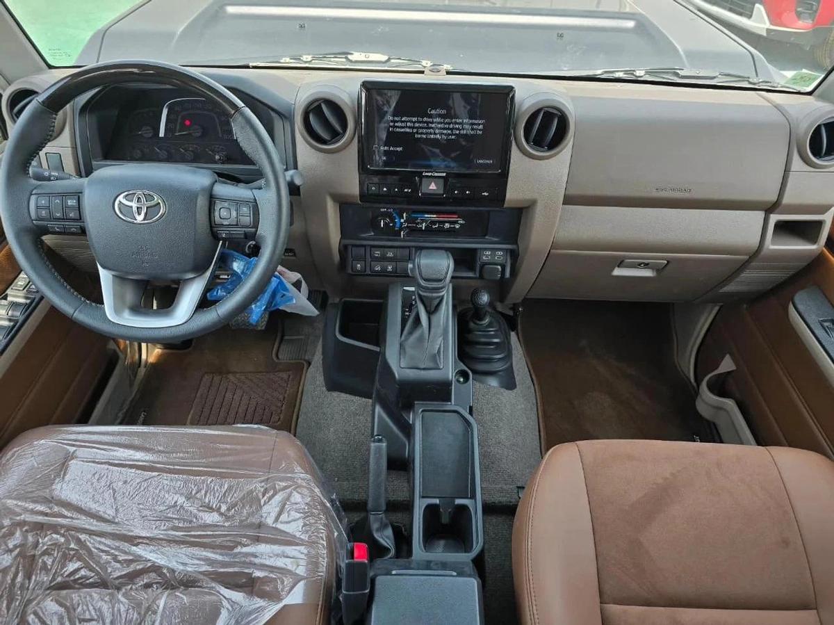 Toyota Land Cruiser 70 LX V6 4.0-1-1