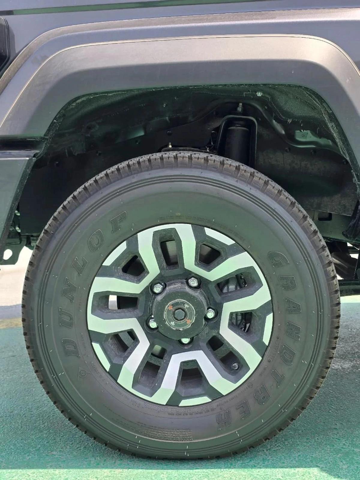 Toyota Land Cruiser 70 LX V6 4.0-7-7