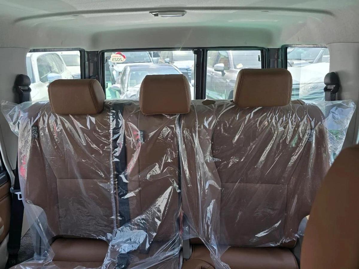 Toyota Land Cruiser 70 LX V6 4.0-3-3