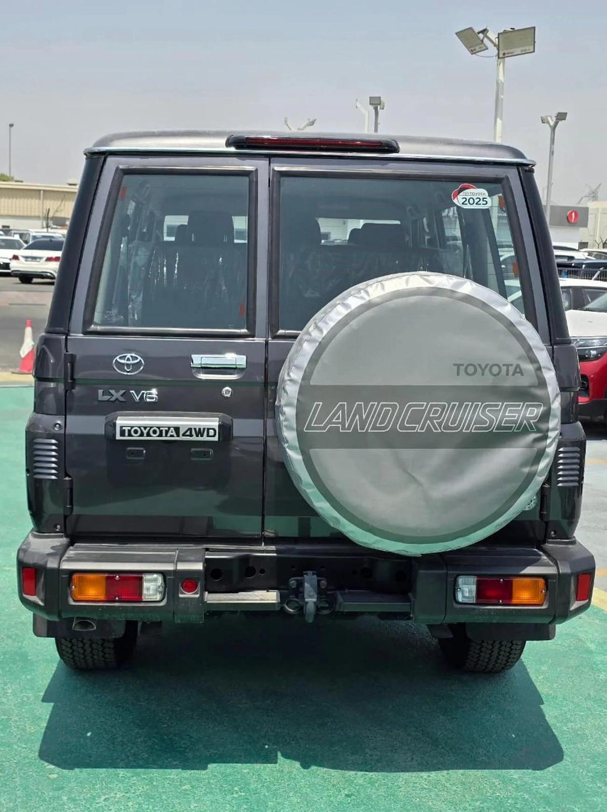 Toyota Land Cruiser 70 LX V6 4.0-6-6