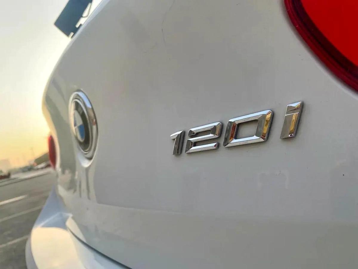 2019 bmw 120i sport line || 4 cylinder turbocharged || accident free ||Full services at bmw agency-10-10