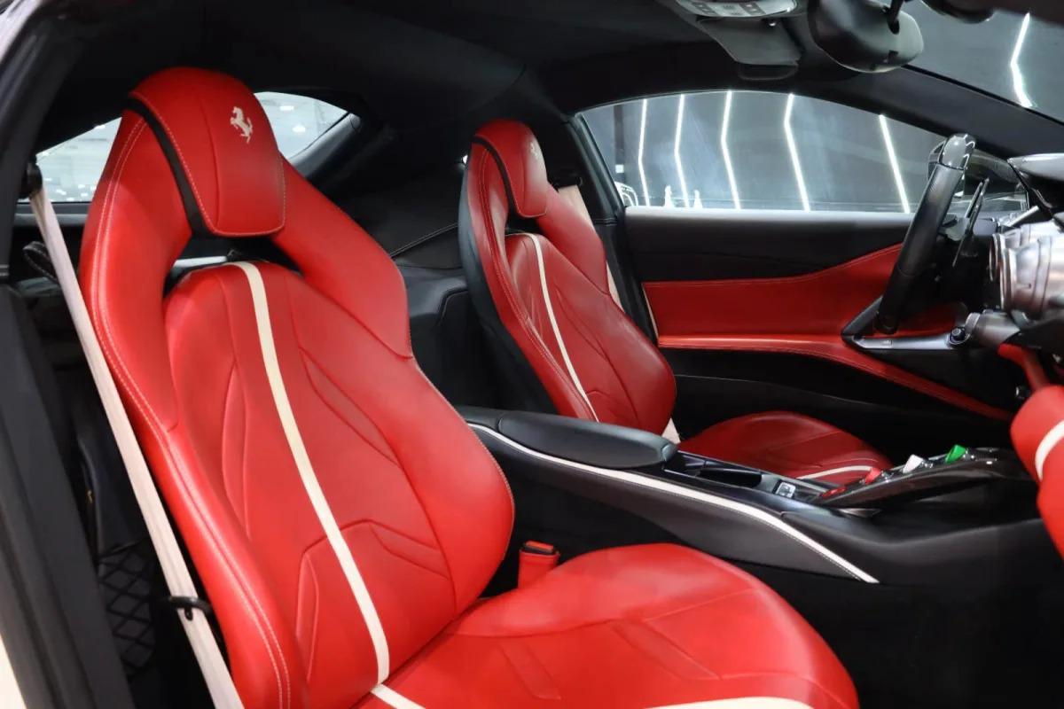 Ferrari 812 Superfast-4-4