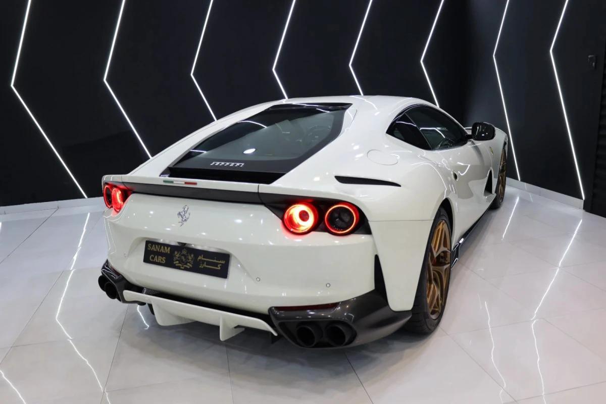 Ferrari 812 Superfast-2-2