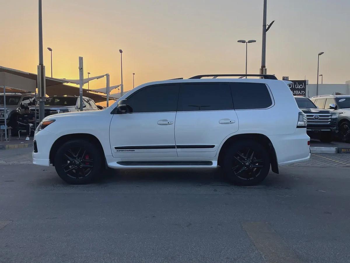 لكذس LX570 محول وكاله بلاك اديشنLexus LX 570 Sport 2014 - GCC Specs - Perfect Condition-2-2