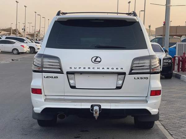 لكذس LX570 محول وكاله بلاك اديشنLexus LX 570 Sport 2014 - GCC Specs - Perfect Condition