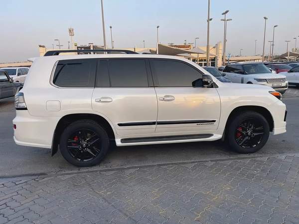 لكذس LX570 محول وكاله بلاك اديشنLexus LX 570 Sport 2014 - GCC Specs - Perfect Condition