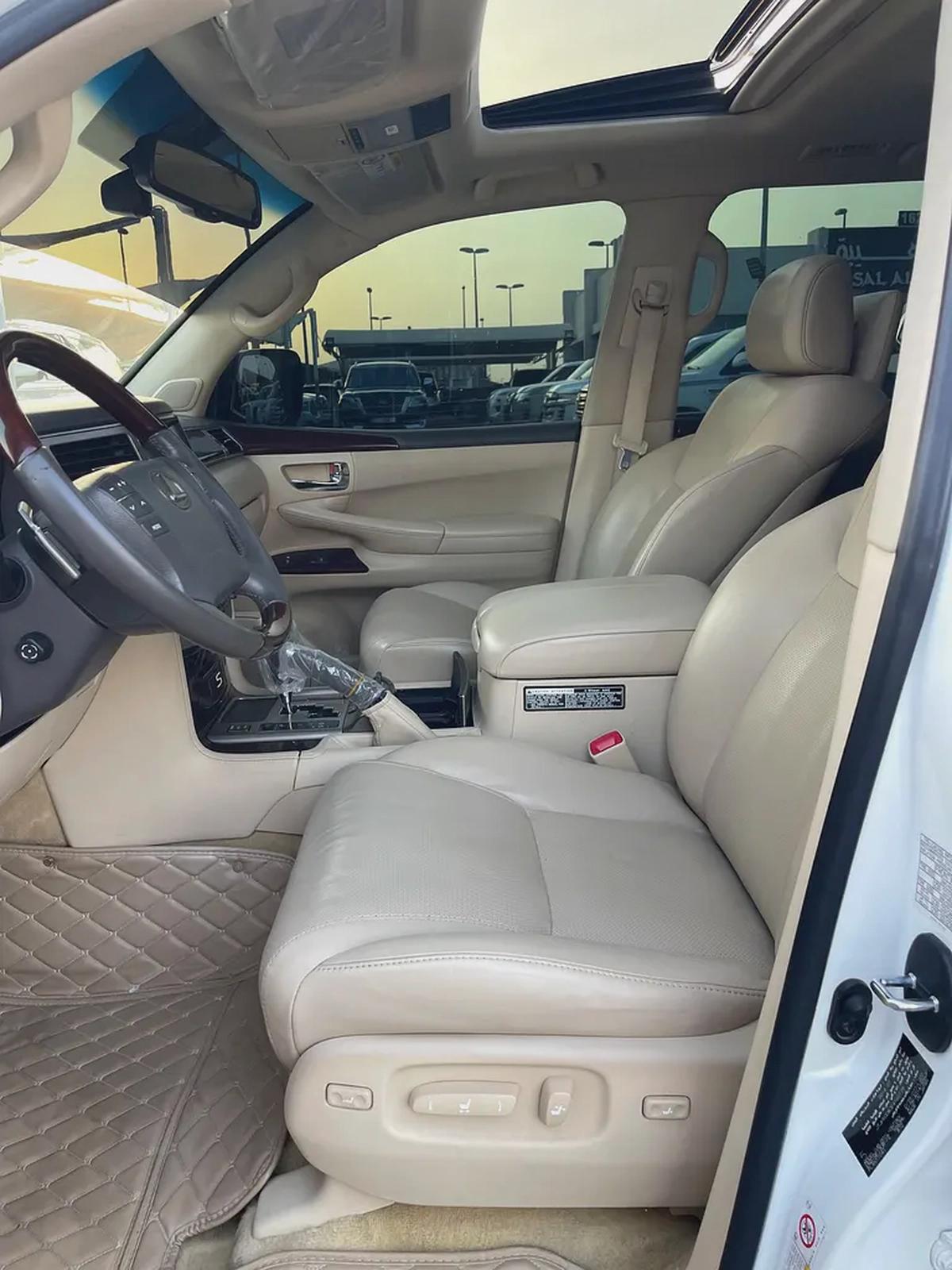 لكذس LX570 محول وكاله بلاك اديشنLexus LX 570 Sport 2014 - GCC Specs - Perfect Condition-10-10