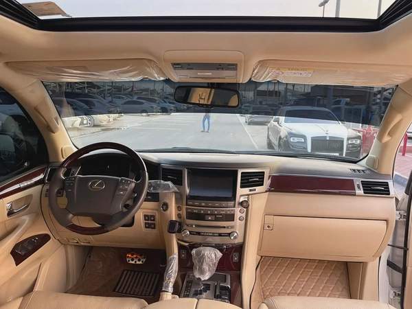 لكذس LX570 محول وكاله بلاك اديشنLexus LX 570 Sport 2014 - GCC Specs - Perfect Condition