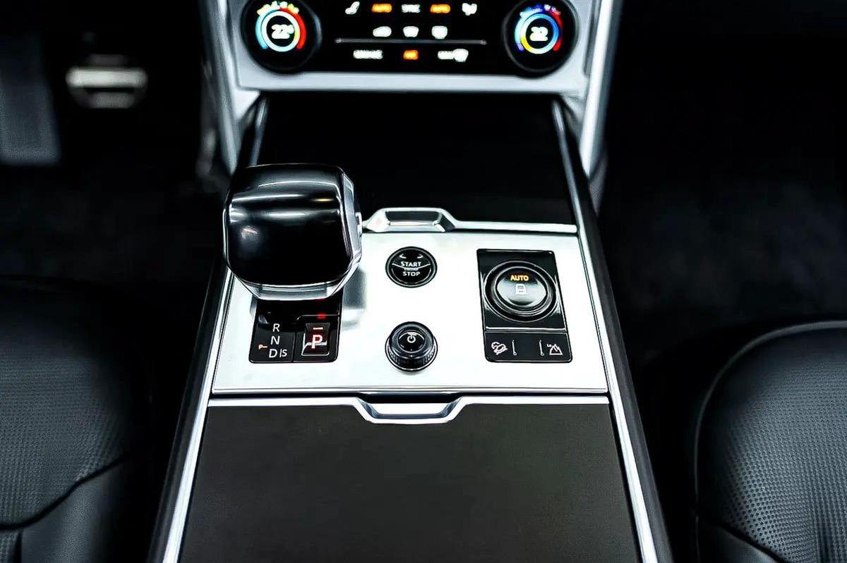 MIDDLE EAST SPECS | 2023 RANGE ROVER SV P530 | REAR TVS | LEG REST TWO TONE INTERIOR |-7-7