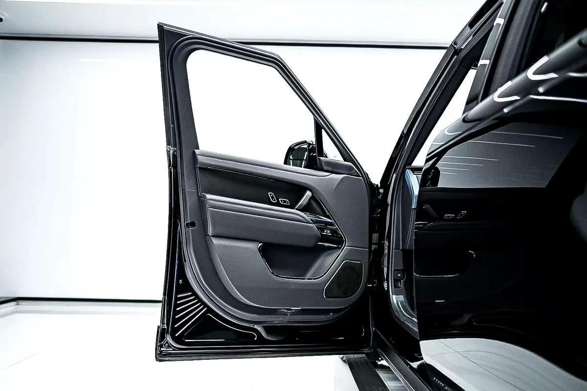 MIDDLE EAST SPECS | 2023 RANGE ROVER SV P530 | REAR TVS | LEG REST TWO TONE INTERIOR |-16-16