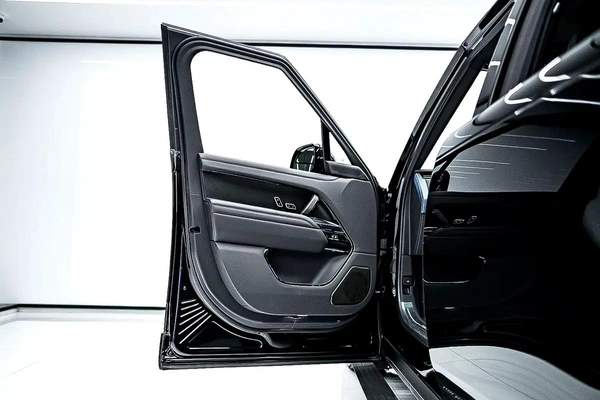 MIDDLE EAST SPECS | 2023 RANGE ROVER SV P530 | REAR TVS | LEG REST TWO TONE INTERIOR |