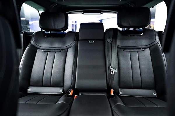 MIDDLE EAST SPECS | 2023 RANGE ROVER SV P530 | REAR TVS | LEG REST TWO TONE INTERIOR |