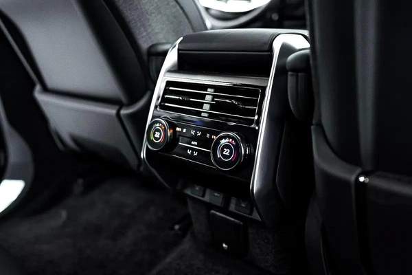 MIDDLE EAST SPECS | 2023 RANGE ROVER SV P530 | REAR TVS | LEG REST TWO TONE INTERIOR |