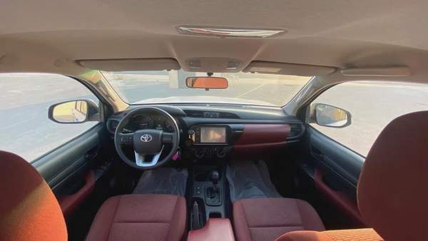 Toyota Hilux DLX TOP 2021 - GCC Specs - Excellent Condition