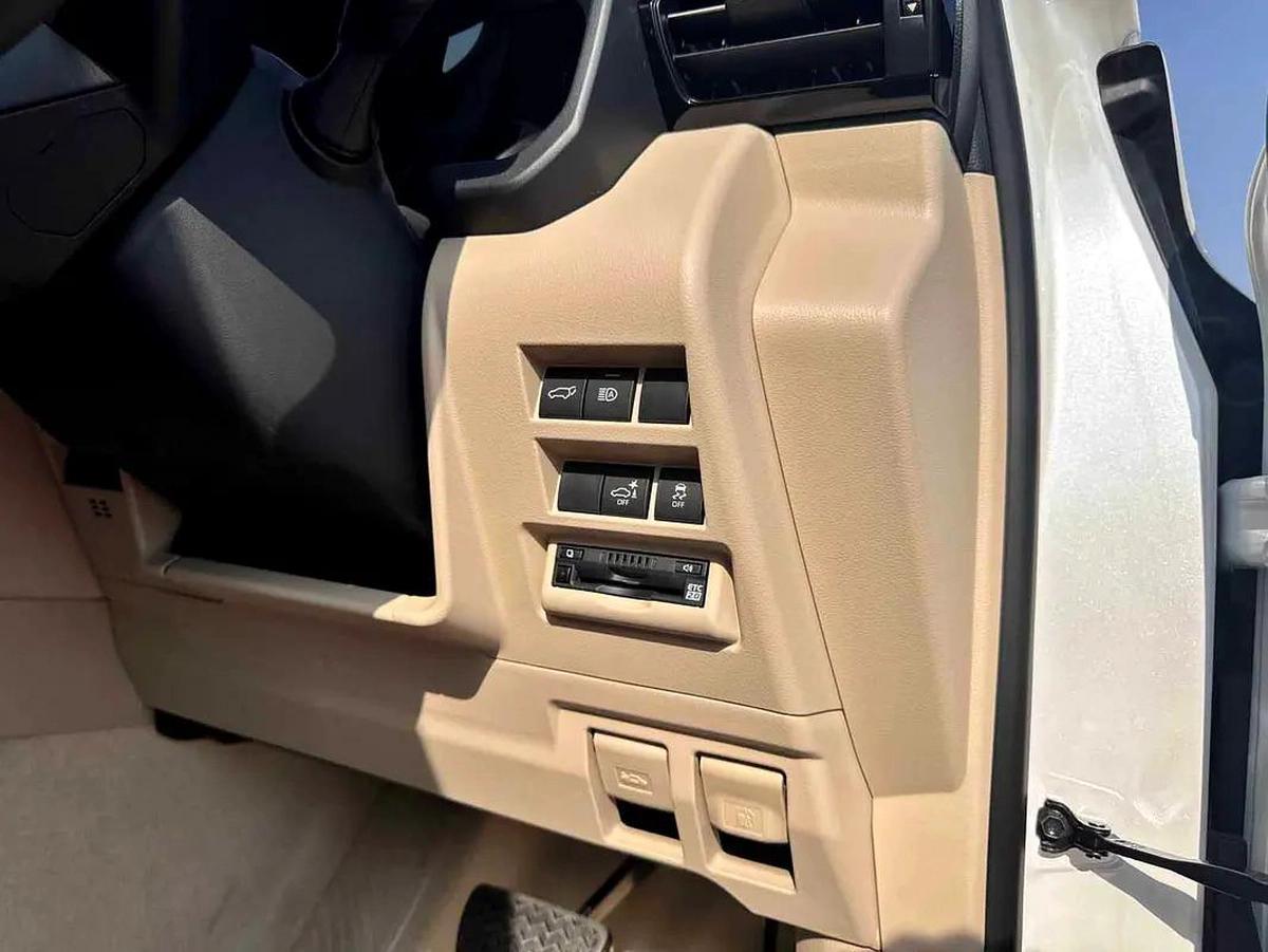 2024 (RIGHT HAND DRIVING) LAND CRUISER 300 ZX 3.5L PETROL 7-SEATS BRAND NEW 0KM FOR EXPORT ONLY-13-13