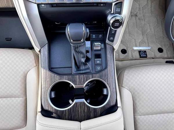 2024 (RIGHT HAND DRIVING) LAND CRUISER 300 ZX 3.5L PETROL 7-SEATS BRAND NEW 0KM FOR EXPORT ONLY