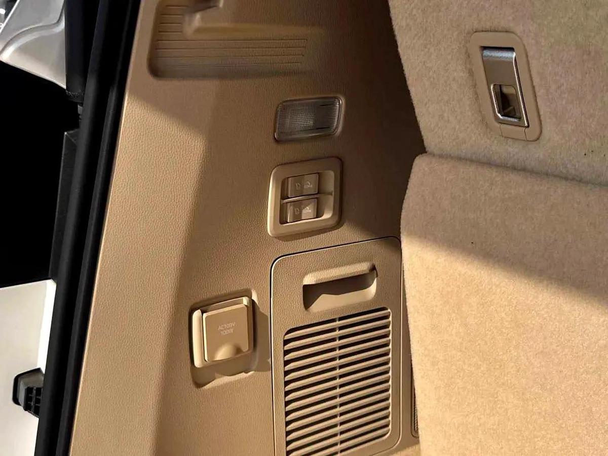 2024 (RIGHT HAND DRIVING) LAND CRUISER 300 ZX 3.5L PETROL 7-SEATS BRAND NEW 0KM FOR EXPORT ONLY-3-3