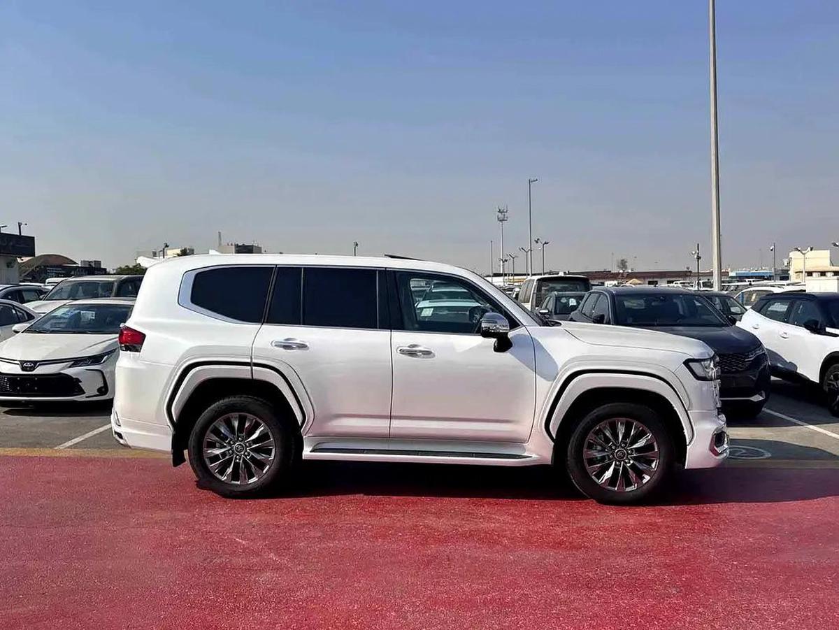 2024 (RIGHT HAND DRIVING) LAND CRUISER 300 ZX 3.5L PETROL 7-SEATS BRAND NEW 0KM FOR EXPORT ONLY-4-4