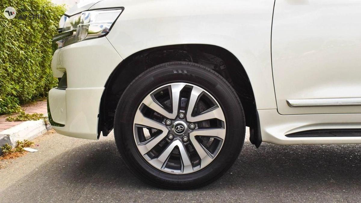 Toyota Land Cruiser EXR 5.7 V8-15-15