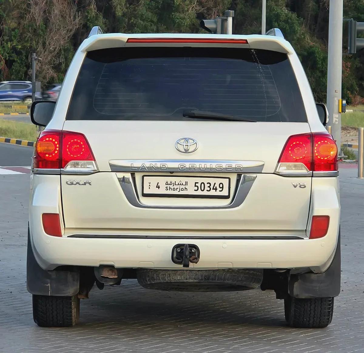 Toyota Land Cruiser GXR V8 Model 2015 Full Options Very Clean Condition-5-5