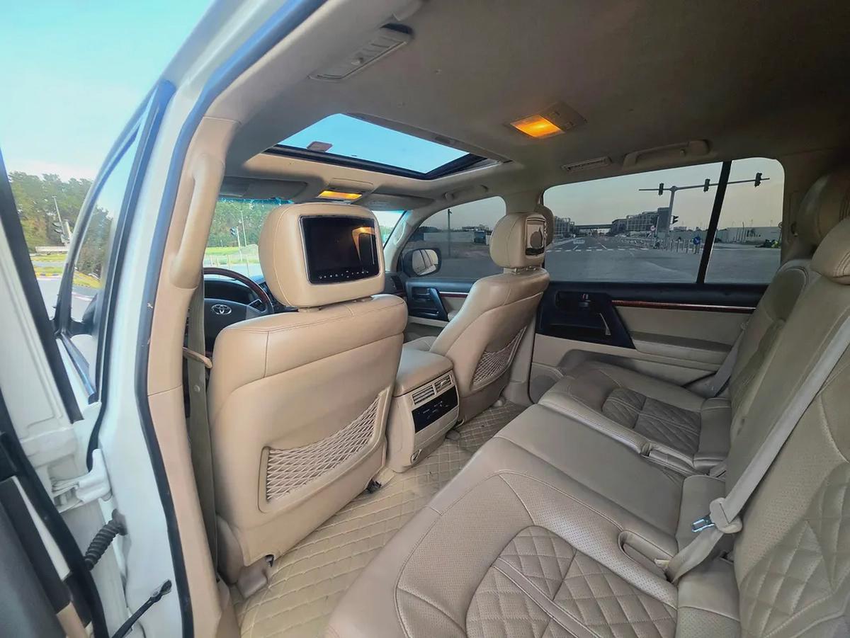 Toyota Land Cruiser GXR V8 Model 2015 Full Options Very Clean Condition-8-8