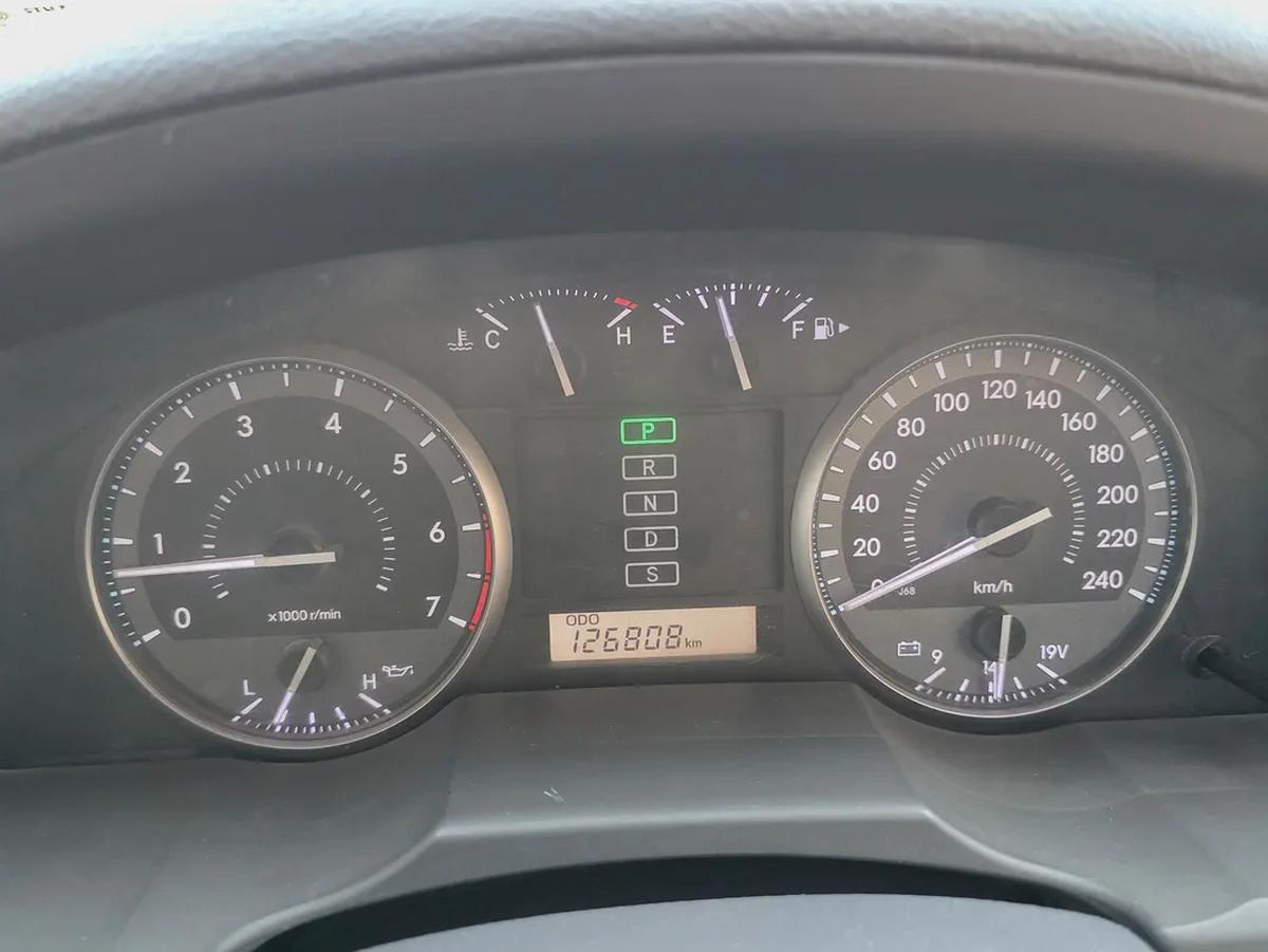 Toyota Land Cruiser GXR V8 Model 2015 Full Options Very Clean Condition-10-10