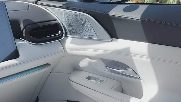 XPENG G9 (Black White-Interior)