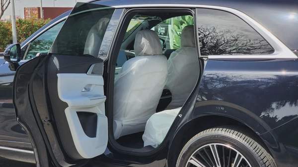 XPENG G9 (Black White-Interior)