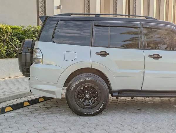 Mitsubishi Pajero GLS MID 2016 - GCC Specs - Reliable SUV