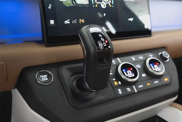 7,461 AED / 60 months | 0% DP | Defender 110 P400 HSE X Dynamic / Land Rover Warranty