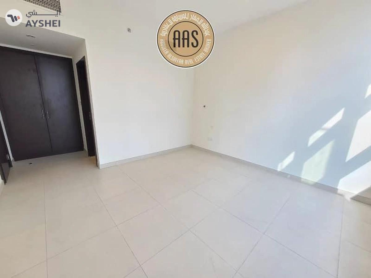 Prime location Huge 1bhk 2bathrooms in 75k balcony wardrobes 1parking free-3-3