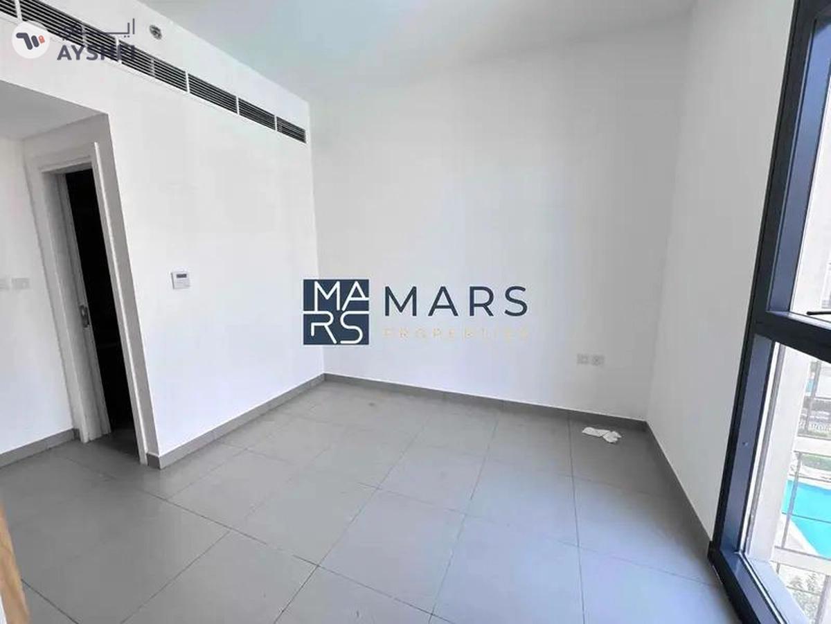 Spacious one bedroom with kitchen appliances in modern community-10-10