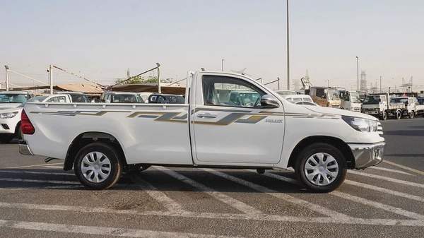 TOYOTA HILUX 4x2 - 2.7L PETROL MODEL 2025 - تويوتا هايلوكس 5 شنكل موديل 2025