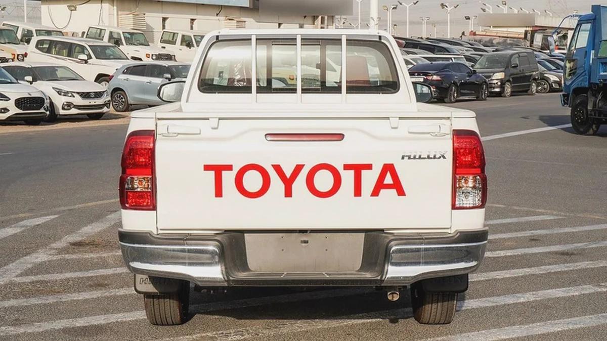 TOYOTA HILUX 4x2 - 2.7L PETROL MODEL 2025 - تويوتا هايلوكس 5 شنكل موديل 2025-5-5