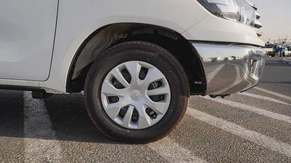 TOYOTA HILUX 4x2 - 2.7L PETROL MODEL 2025 - تويوتا هايلوكس 5 شنكل موديل 2025