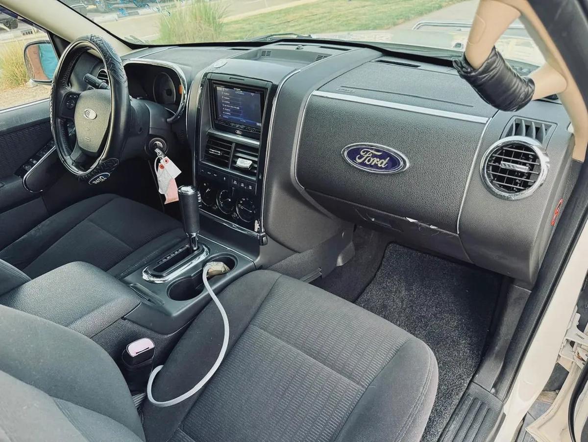 FORD EXPLORER | XLT | 2010 | ONLY : 88622 KM | JAPAN IMPORT | CLEAN TITLE-10-10