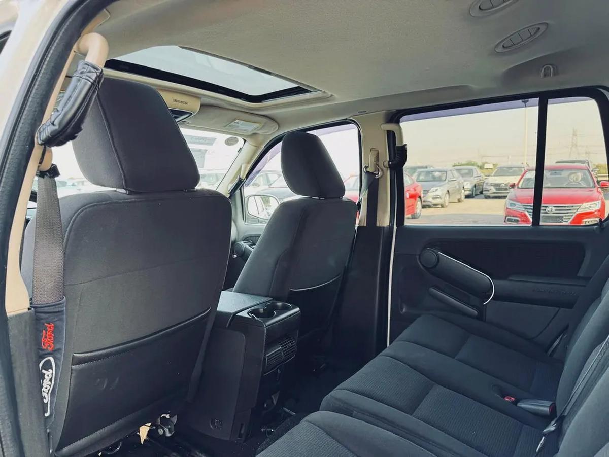 FORD EXPLORER | XLT | 2010 | ONLY : 88622 KM | JAPAN IMPORT | CLEAN TITLE-11-11