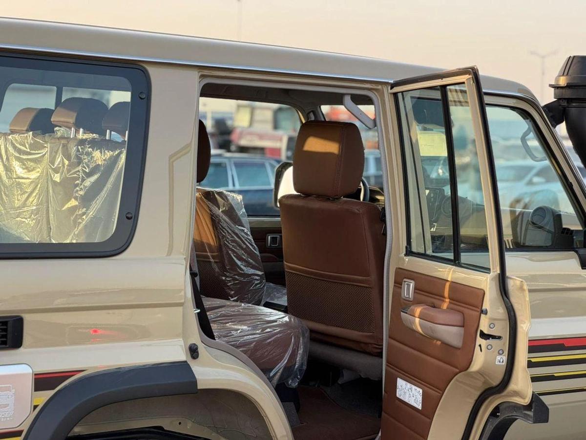 Toyota Land Cruiser 70-12-12