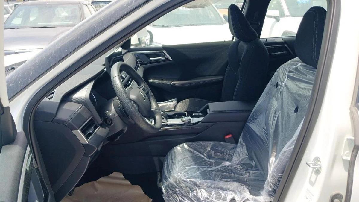 Mitsubishi Outlander M Line 2.5L Petrol FWD 2026YM-5-5