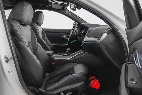 2,677 AED / 60 months | 0% DP | 2021 BMW 330i M-Sport / Full Service History