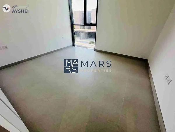Brand new 4 bedroom townhome corner unit with majlis in Robinia just in 195k