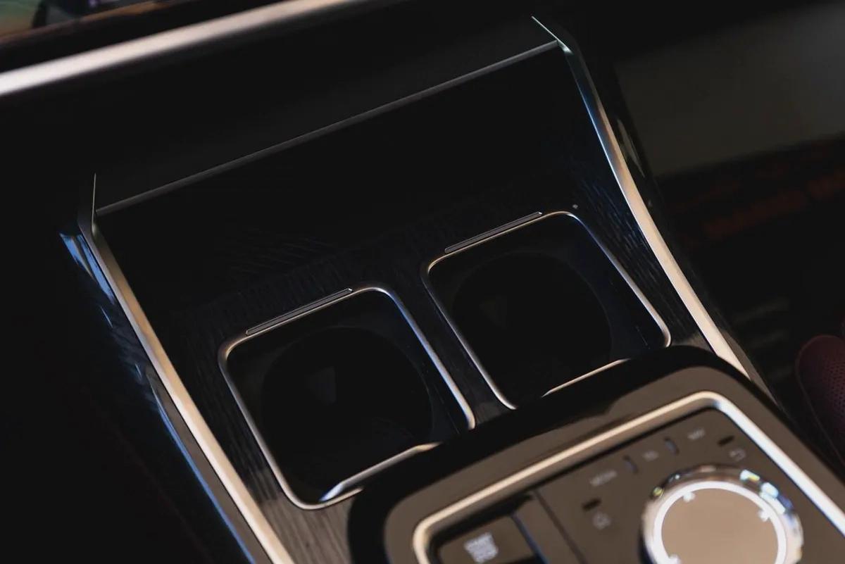 BMW 740i M Sport Individual – 2026 | GCC | Only 2,213 KM | AED 449,000-8-8